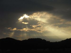 太陽光線と雲