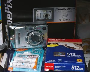 カメラ12800円、メモリーカード3980円、電池780円でした～